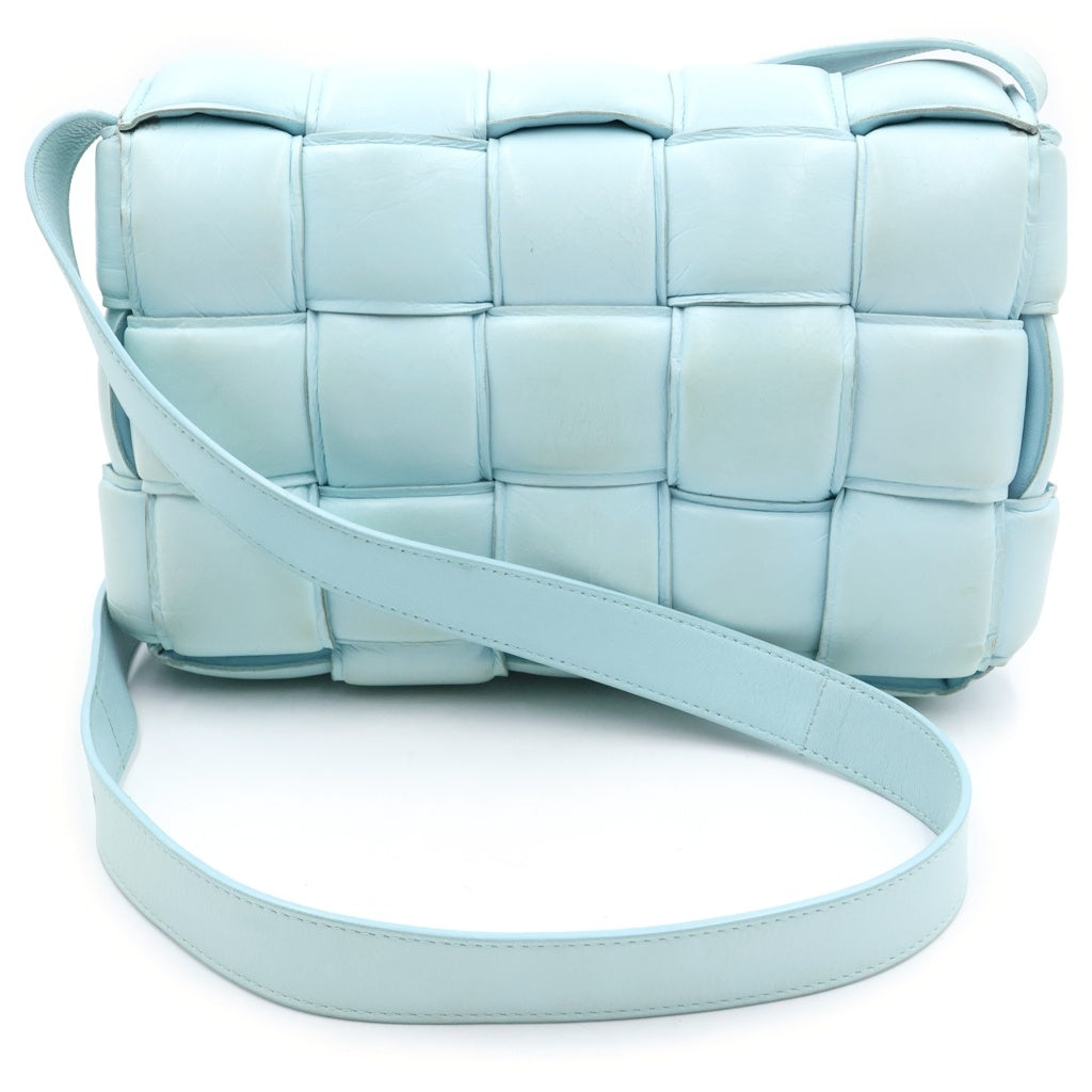 BOTTEGA VENETA(ボッテガヴェネタ) パデッドカセット イントレチャートショルダーバッグ ライトブルー 591970 レディース