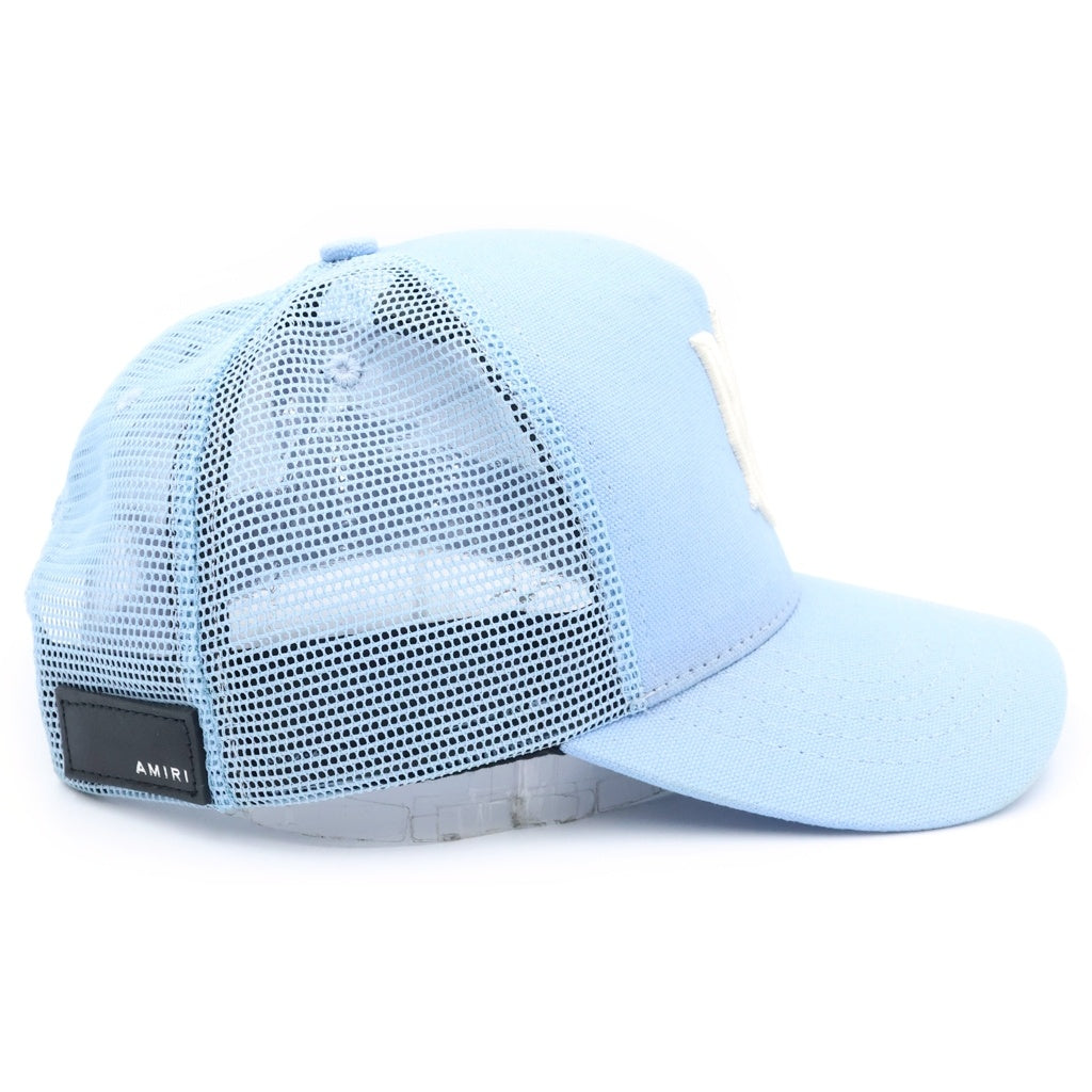 AMIRI(アミリ) 23SS MA TRUCKER ロゴ刺繍メッシュキャップ ライトブルー SRSSS23MAH002SMRCMS0