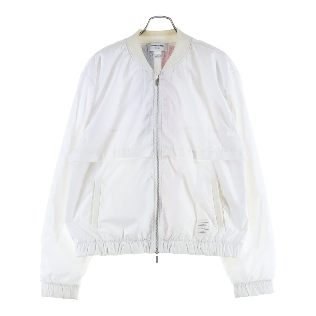 THOM BROWNE(トムブラウン) シグニチャー バックストライプ リップスタップ ナイロンボンバージャケット MJT079A-03215100 ホワイト