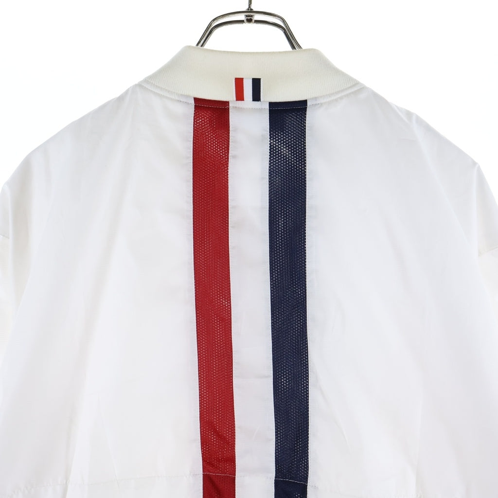 THOM BROWNE(トムブラウン) シグニチャー バックストライプ リップスタップ ナイロンボンバージャケット MJT079A-03215100 ホワイト