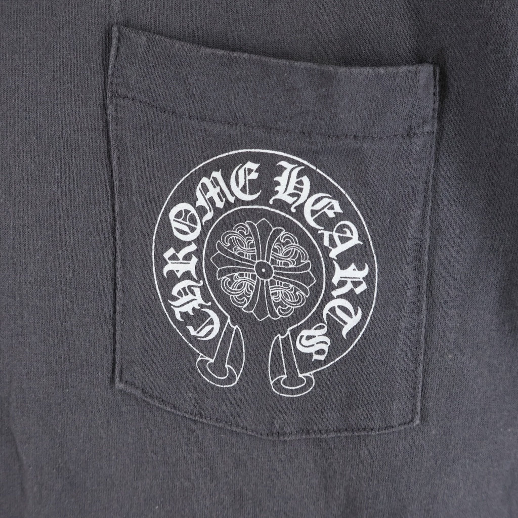 CHROME HEARTS(クロムハーツ) OLD Horseshoe Back Cemetery Cross Print S/S Tee オールド ホースシュー バックセメタリークロスプリント半袖Tシャツ チャコールグレー