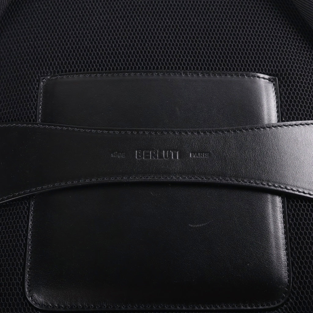 Berluti(ベルルッティ) ワーキングデイ ヴェネチアレザー バックパック トローリーループ付きリュック グレー M246462