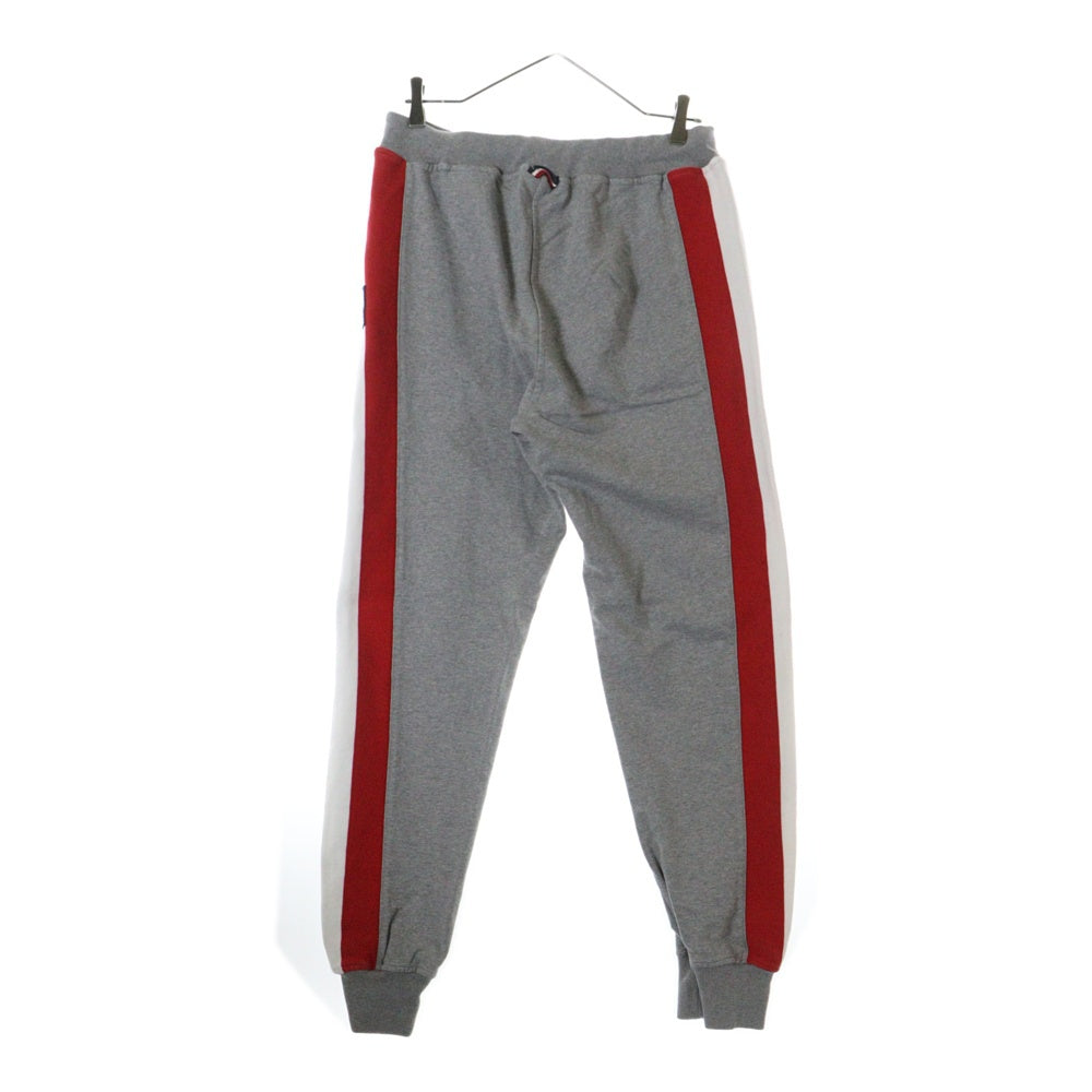 MONCLER GAMME BLEU(モンクレール・ガム・ブルー) PANTALONE 213918700500 ロゴワッペン付きサイドラインスウェットパンツ グレー