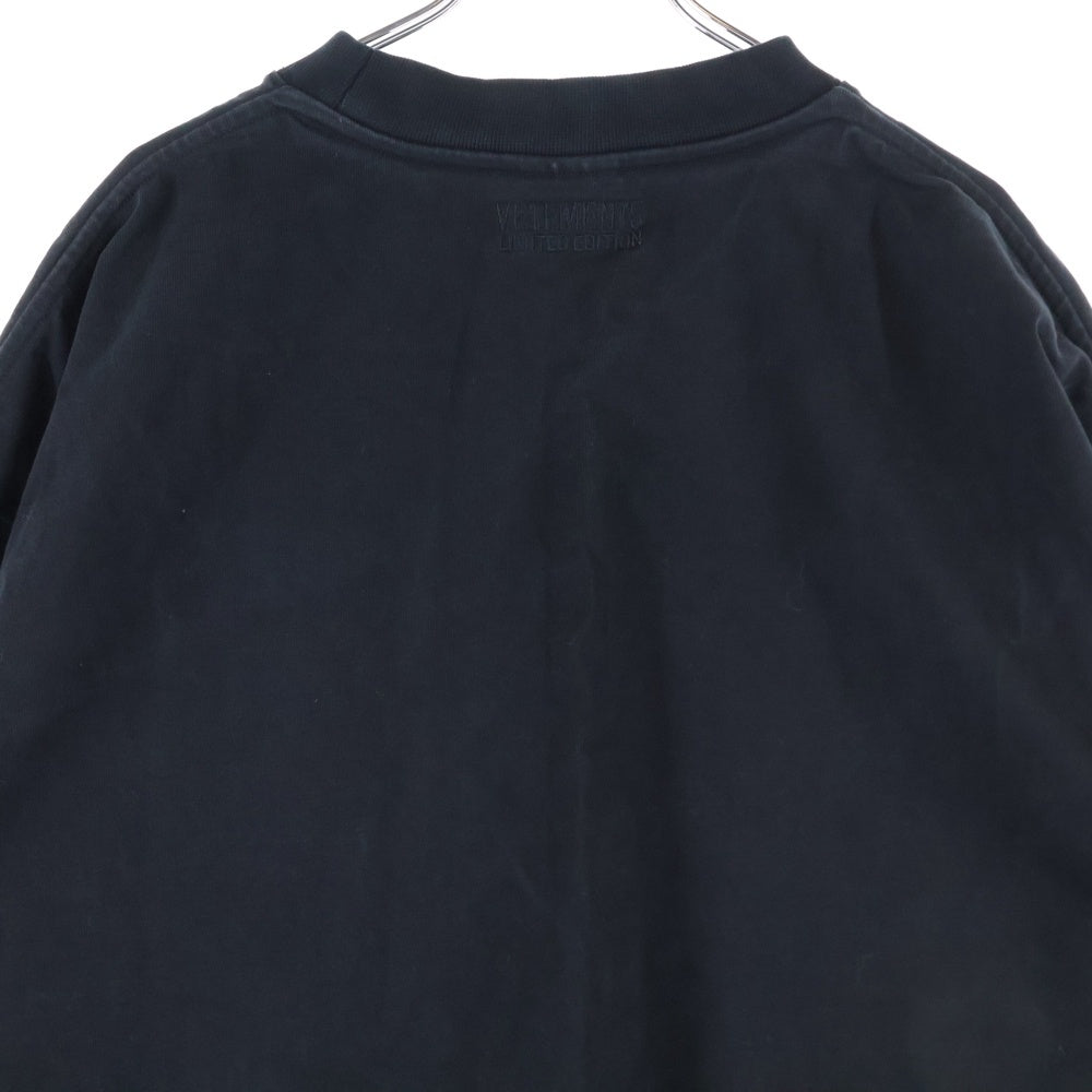 VETEMENTS(ヴェトモン) ロゴプリント クルーネック 長袖Tシャツ カットソー ブラック UE52TR280B