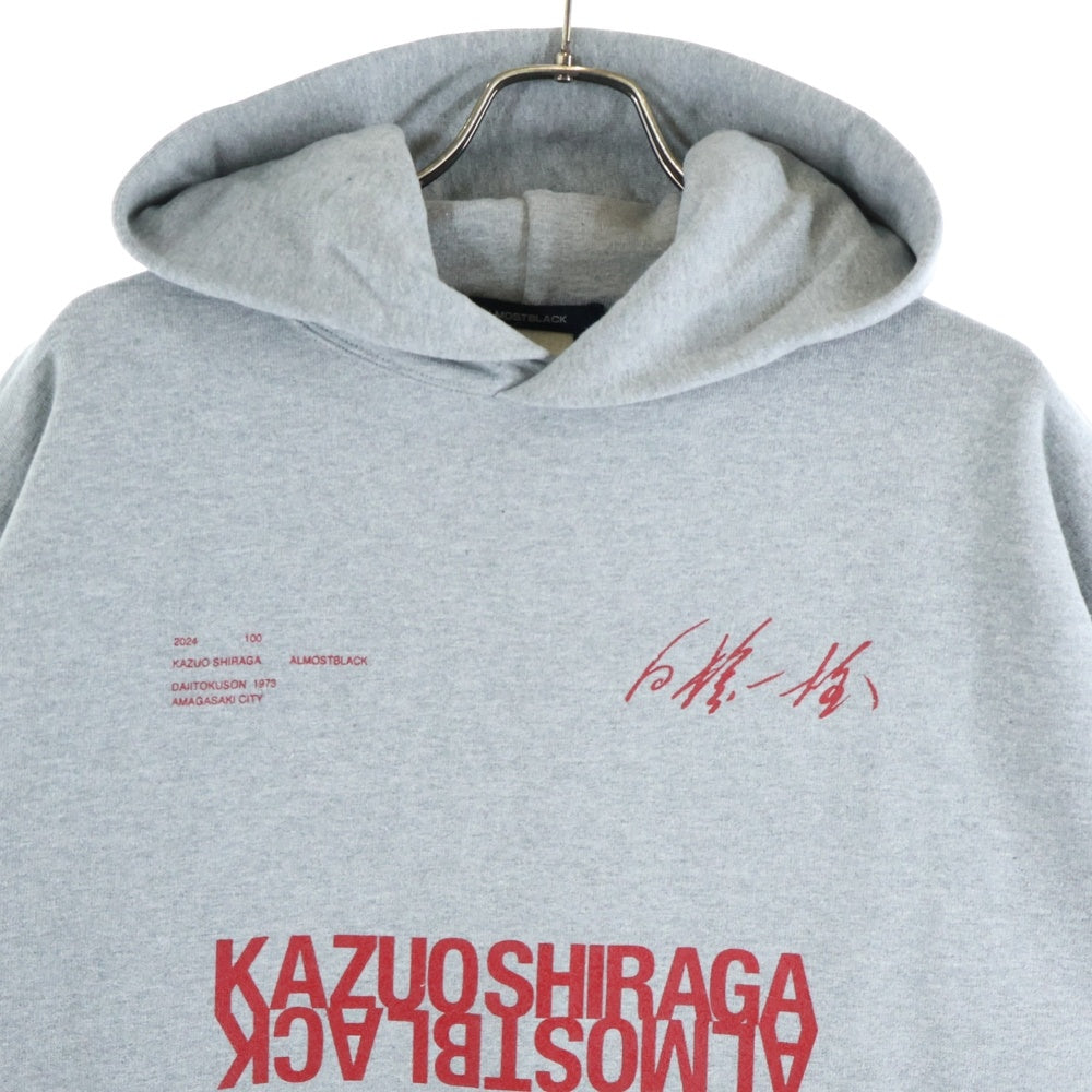 ALMOSTBLACK(オールモストブラック) KAZUOSHIRAGA ALMOST BLACK AMBKS-CS01 白髪一雄 プルオーバー パーカー グレー
