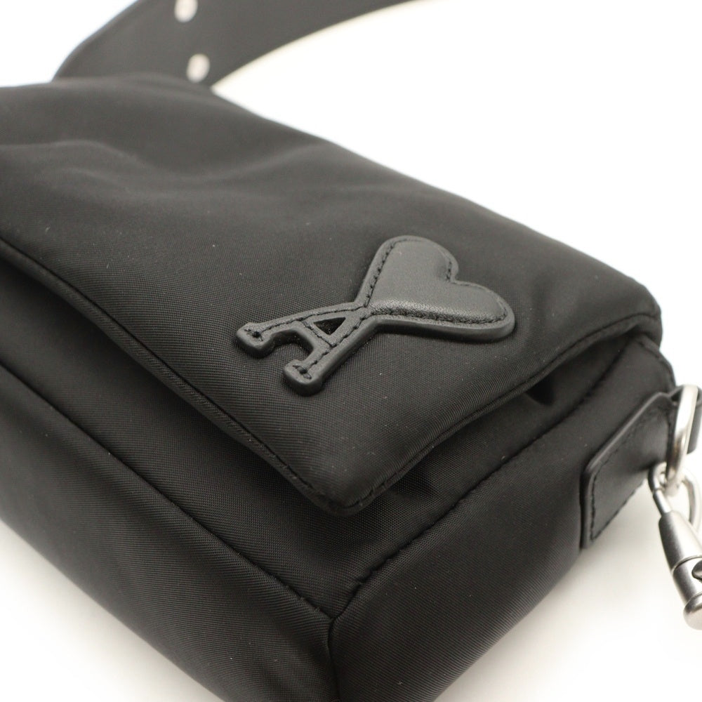 ami paris(アミパリス) 25AW Mardel Bag ULL710-AW0001-001 ナイロン フロントロゴワッペン ショルダーバッグ ブラック