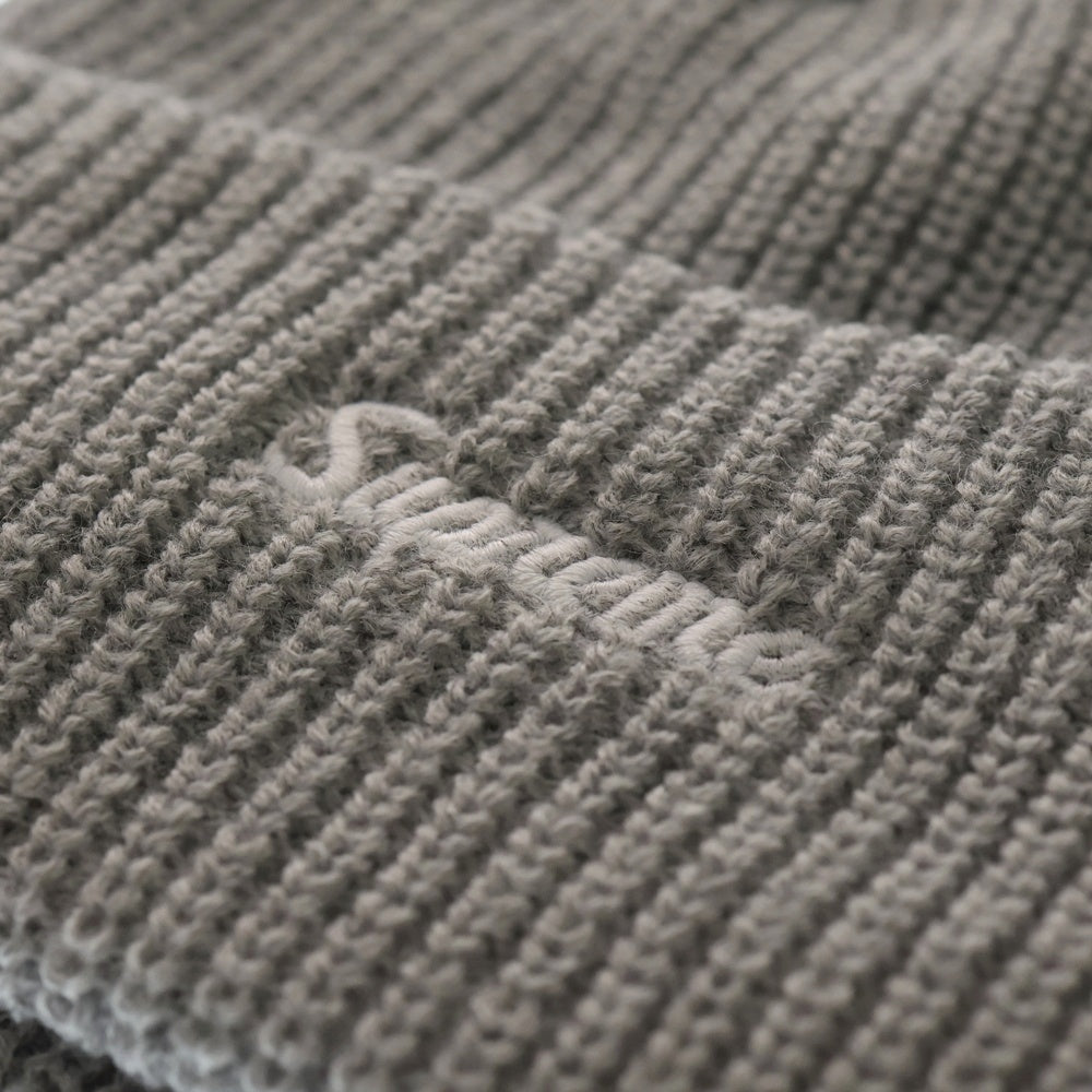 SUPREME(シュプリーム) 23AW Loose Gauge Beanie HEATHER GREY ロゴ刺繍 ルーズゲージ ニット ビーニー 帽子 グレー