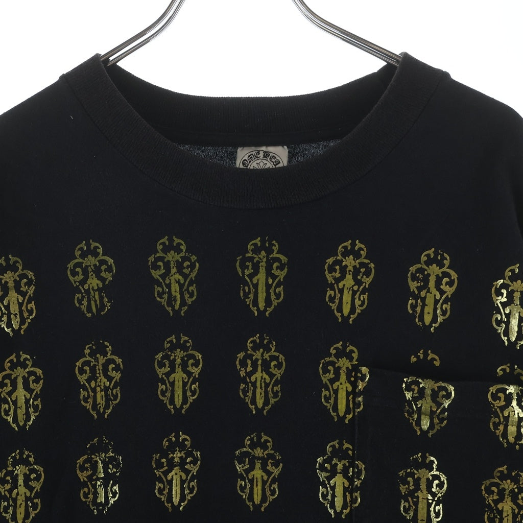 CHROME HEARTS(クロムハーツ) 総柄ヴァインダガー 胸ポケット 半袖Tシャツ ブラック/ゴールド