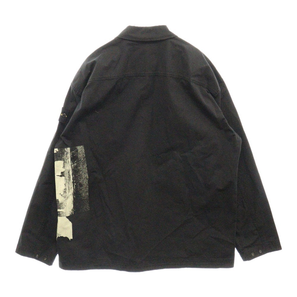 STONE ISLAND(ストーンアイランド) 24SS ポスター プリント コットン ツイルストレッチ オーバー ジップアップ ロゴ刺繍 長袖シャツ 801512196 ブラック