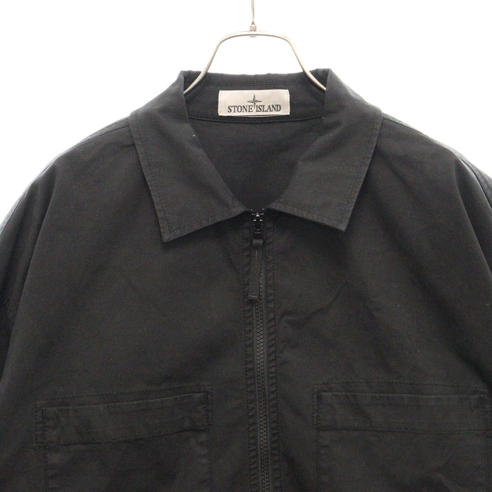 STONE ISLAND(ストーンアイランド) 24SS ポスター プリント コットン ツイルストレッチ オーバー ジップアップ ロゴ刺繍 長袖シャツ 801512196 ブラック