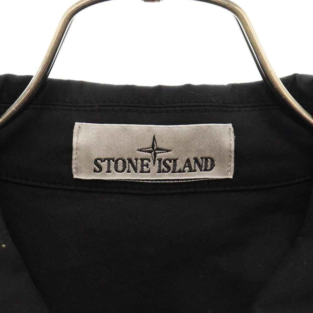 STONE ISLAND(ストーンアイランド) 24SS ポスター プリント コットン ツイルストレッチ オーバー ジップアップ ロゴ刺繍 長袖シャツ 801512196 ブラック
