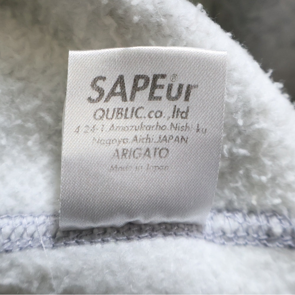 SAPEur(サプール) バッグプリント ロゴ プルオーバーパーカー グレー