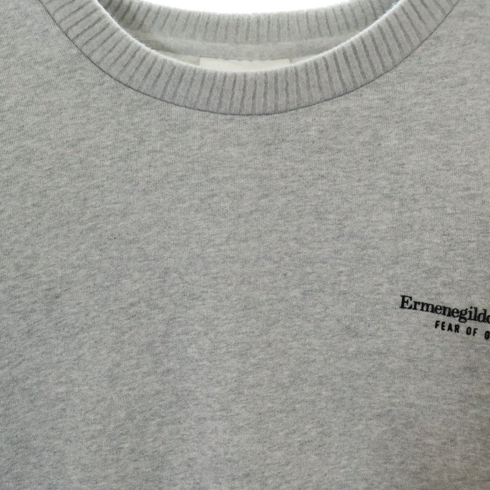 FEAR OF GOD ESSENTIALS(フィアオブゴッド エッセンシャルズ) ×Ermenegildo Zegna エルメネジルドゼニア アップリケロゴ クルーネックスウェットシャツ グレー