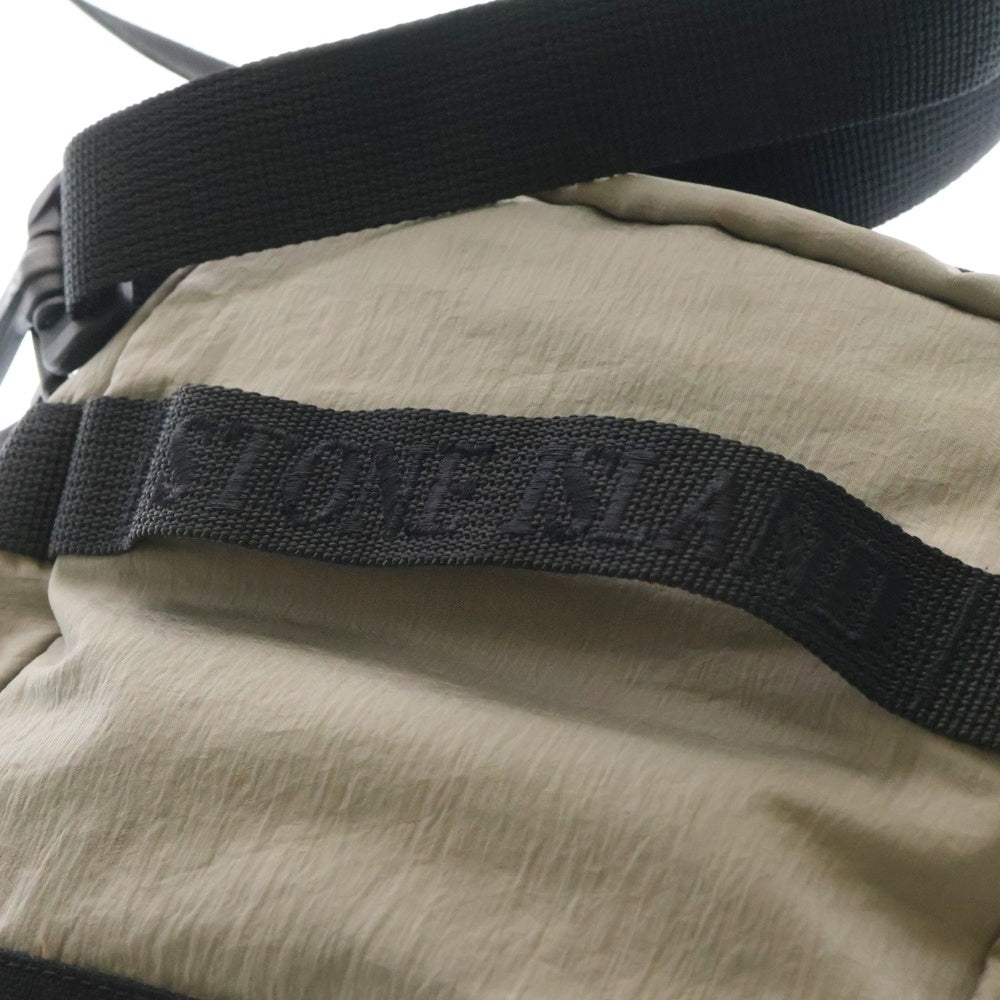 STONE ISLAND(ストーンアイランド) ロゴ刺繍 ナイロンメタル ショルダーバッグ グレー 811590876