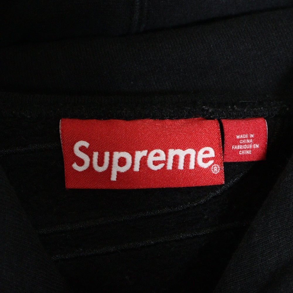 SUPREME(シュプリーム) 23AW Satin Applique Hooded Sweatshirt サテン アップリケ スウェット プルオーバーパーカー ブラック