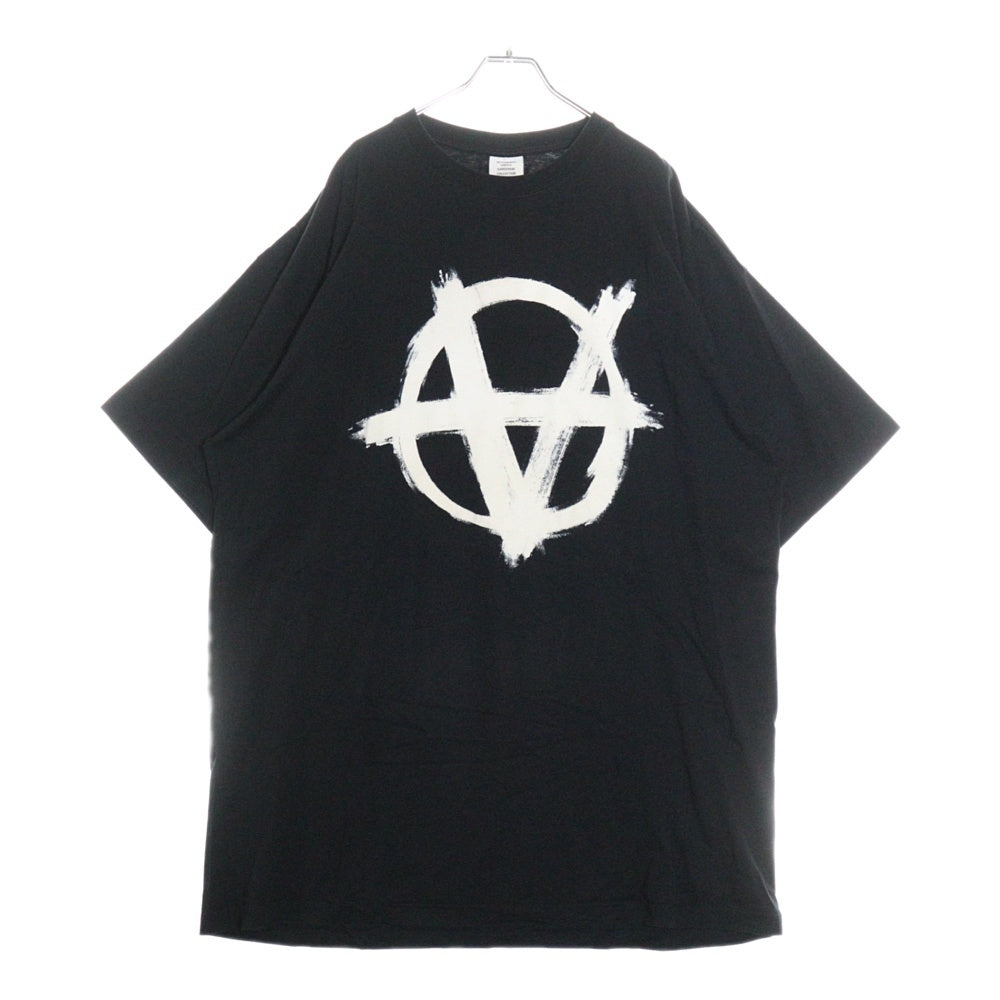 VETEMENTS(ヴェトモン) 21SS ANARCHY GOTHIC LOGO T SHIRT アナーキー ゴシックロゴ クルーネック半袖カットソー ブラック UE51TR6408