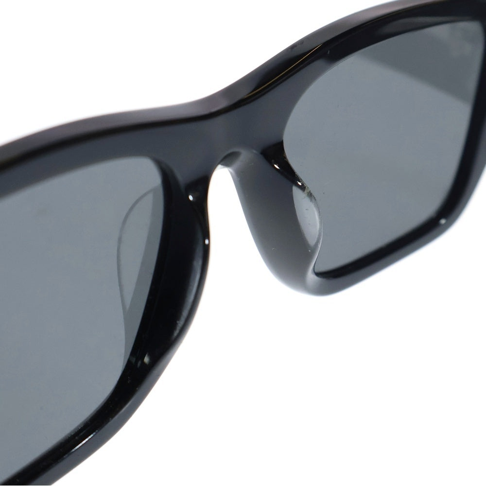 PRADA(プラダ) Triangle logo plate Sunglasses トライアングルロゴ プレート ウェリントン サングラス SPR10Z-F ブラック