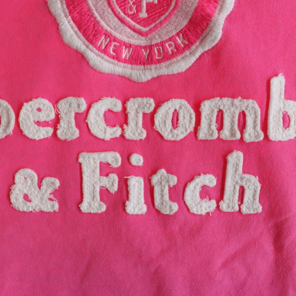 Abercrombie&Fitch(アバクロンビーアンドフィッチ) ロゴ刺繍 クルーネック 半袖カットソー ピンク