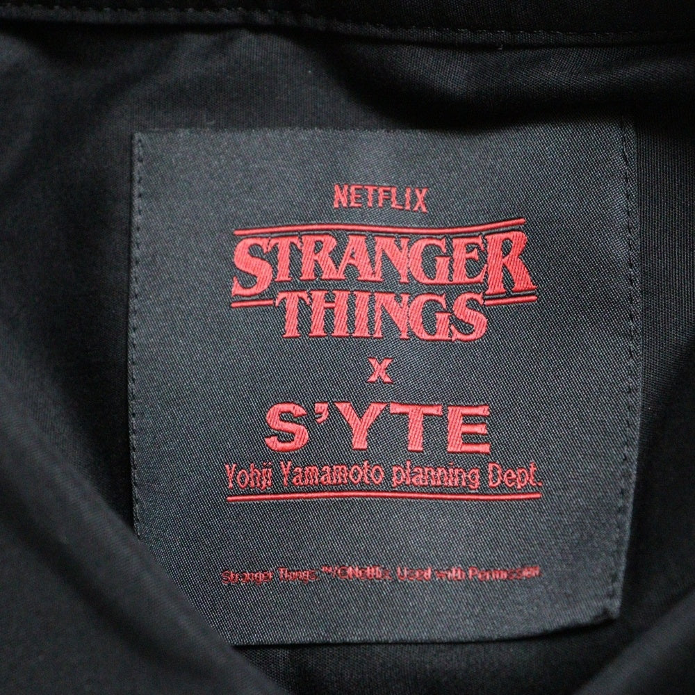 Yohji Yamamoto(ヨウジヤマモト) S'YTE×STRANGER THINGS イラスト パッチワーク 長袖シャツ ブラック UM-B52-080