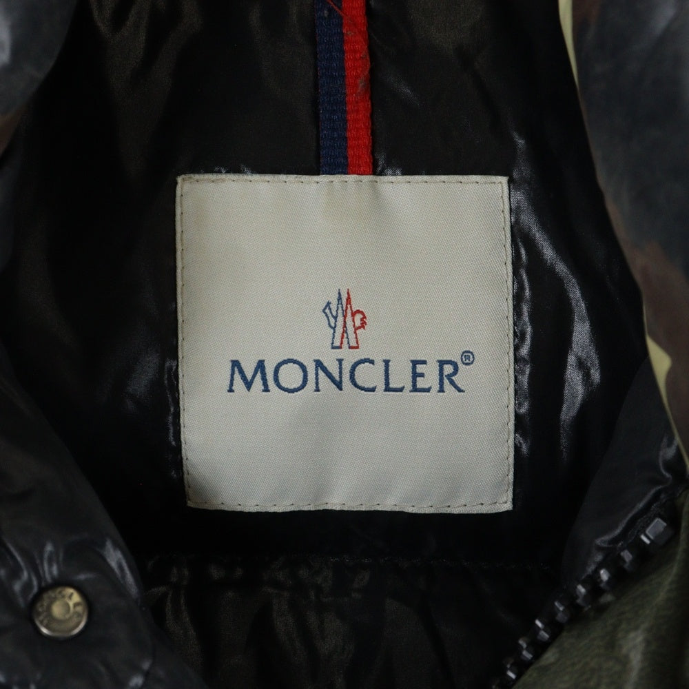 MONCLER(モンクレール) エベレスト ワッペン付き カモ柄 ダウンジャケット Z7HJ820