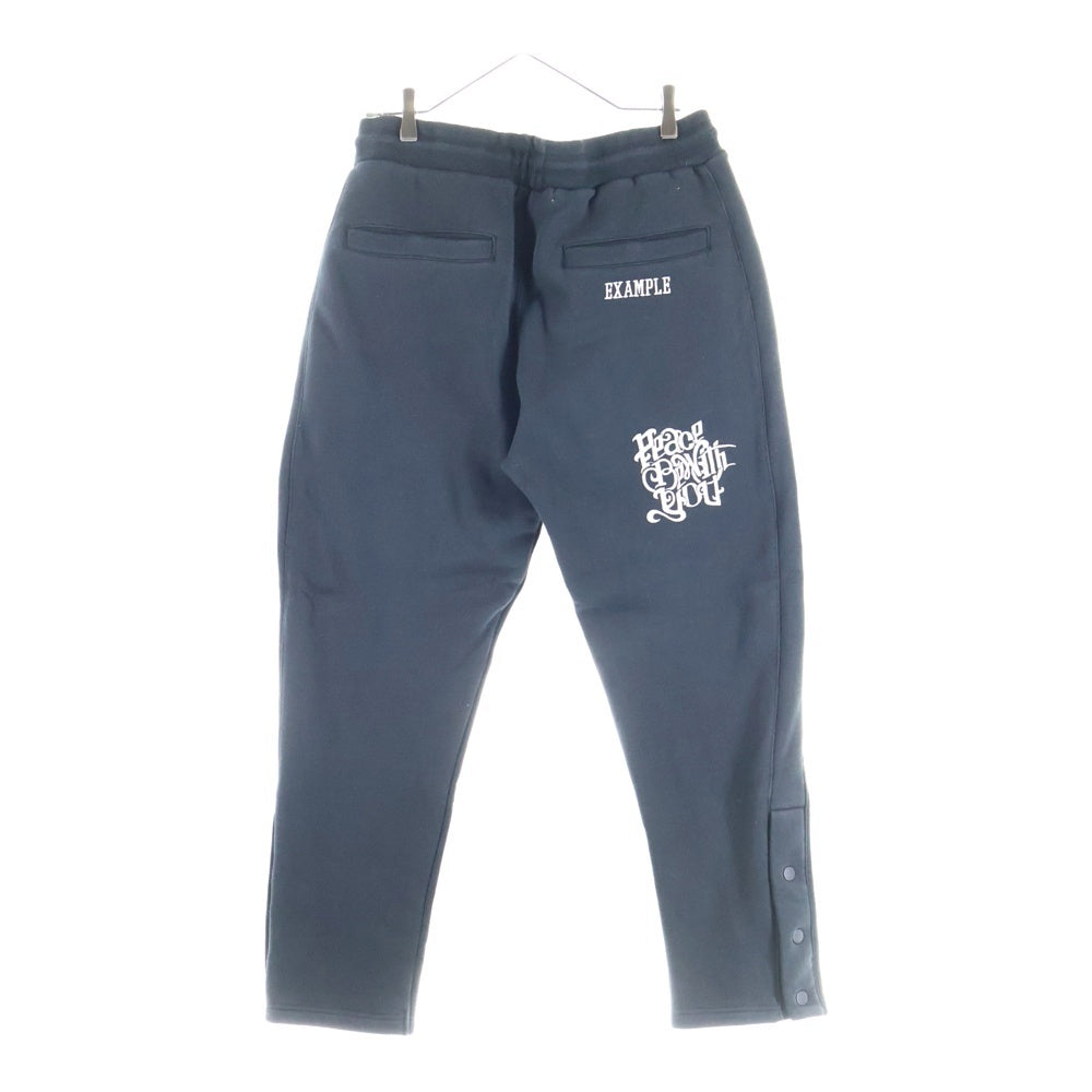 EXAMPLE(エグザンプル) Peace Be With You グラフィック刺繍 ロゴスウェットパンツ ブラック