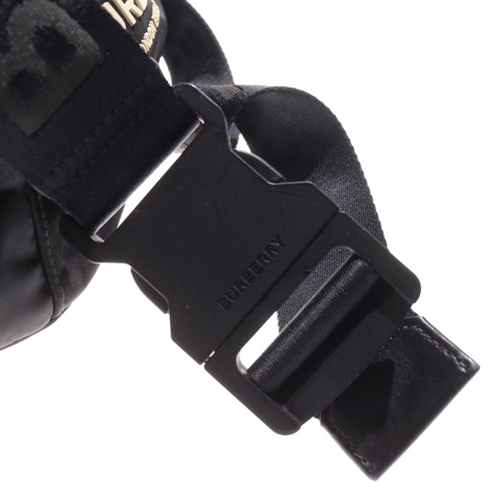 BURBERRY(バーバリー) ラバーロゴ ダブルジップ ボディナイロンバッグ ブラック 8049095