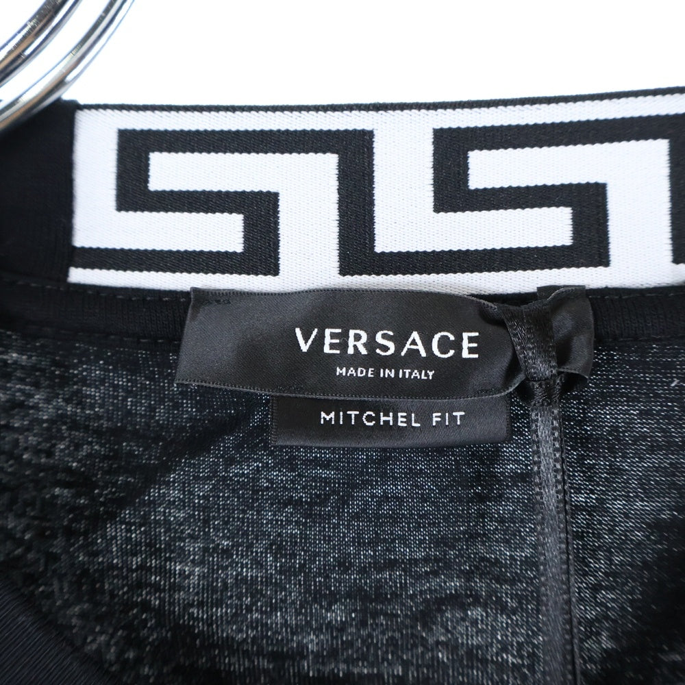 VERSACE(ヴェルサーチ) GRECA グレカ ロゴ刺繍 クルーネック半袖Tシャツ ブラック A88650