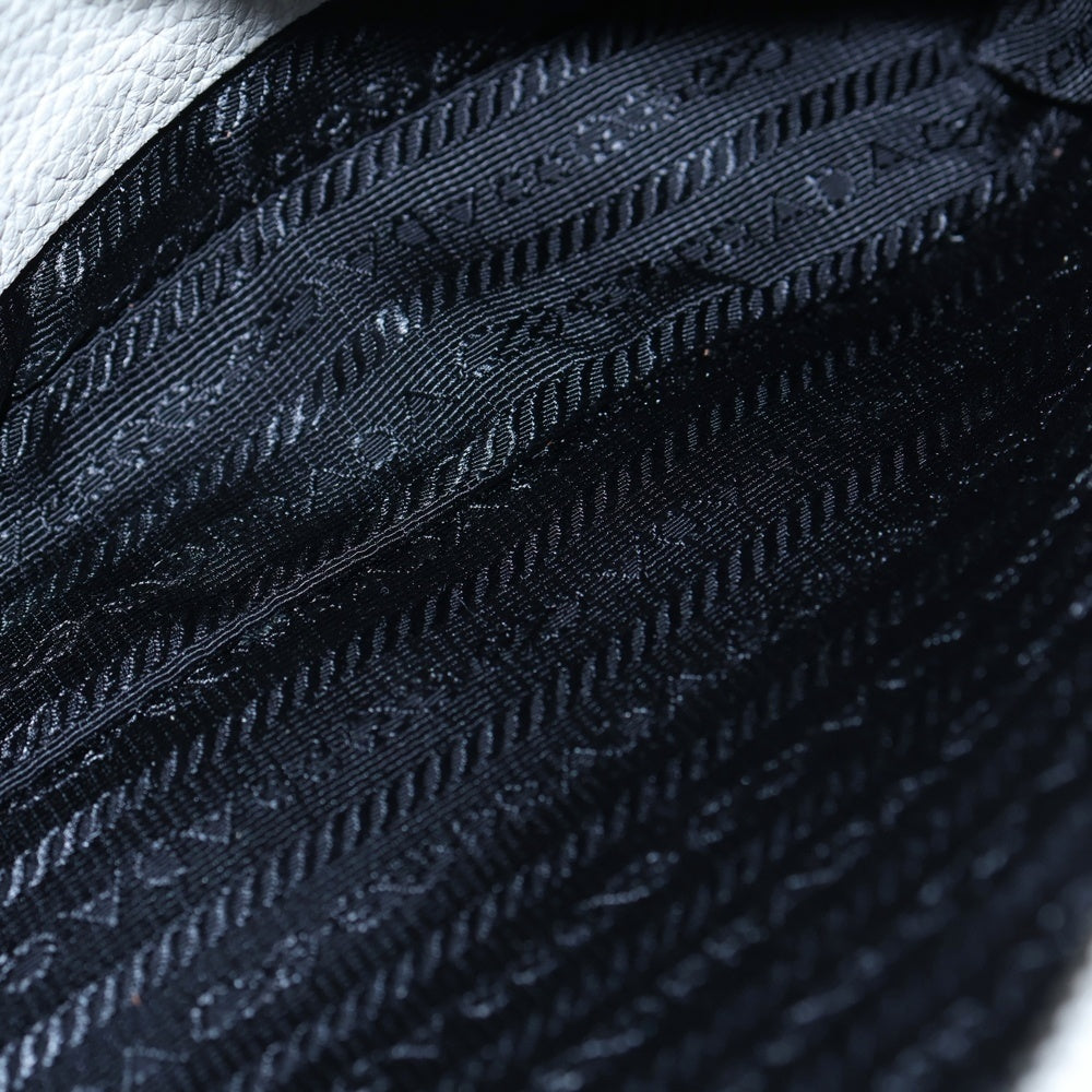 PRADA(プラダ) ヴィッテロダイノ ソフトレザー スモール ショルダーバッグ ホワイト 1BH082 レディース