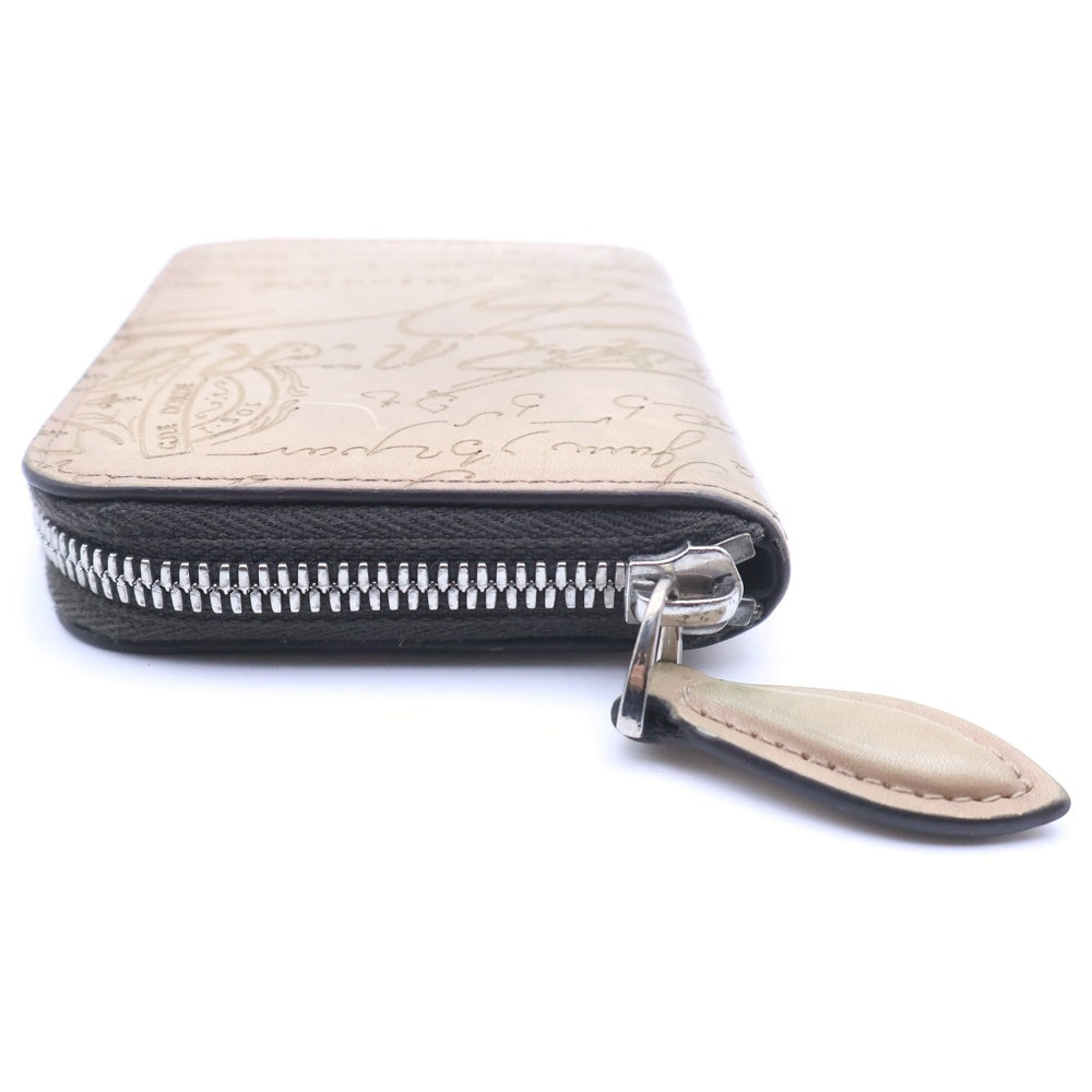 Berluti(ベルルッティ) カリグラフィ ワパ スクリットレザー ラウンドジップ コインケース ベージュ レディース