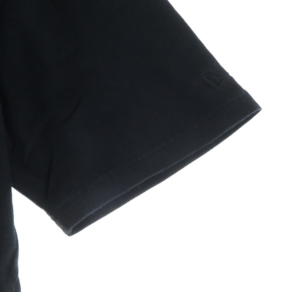 Yohji Yamamoto POUR HOMME(ヨウジヤマモト プールオム) ×New Era シグネチャー ロゴアートワークコットン クルーネック半袖Tシャツカットソー ブラック HD-T99-083