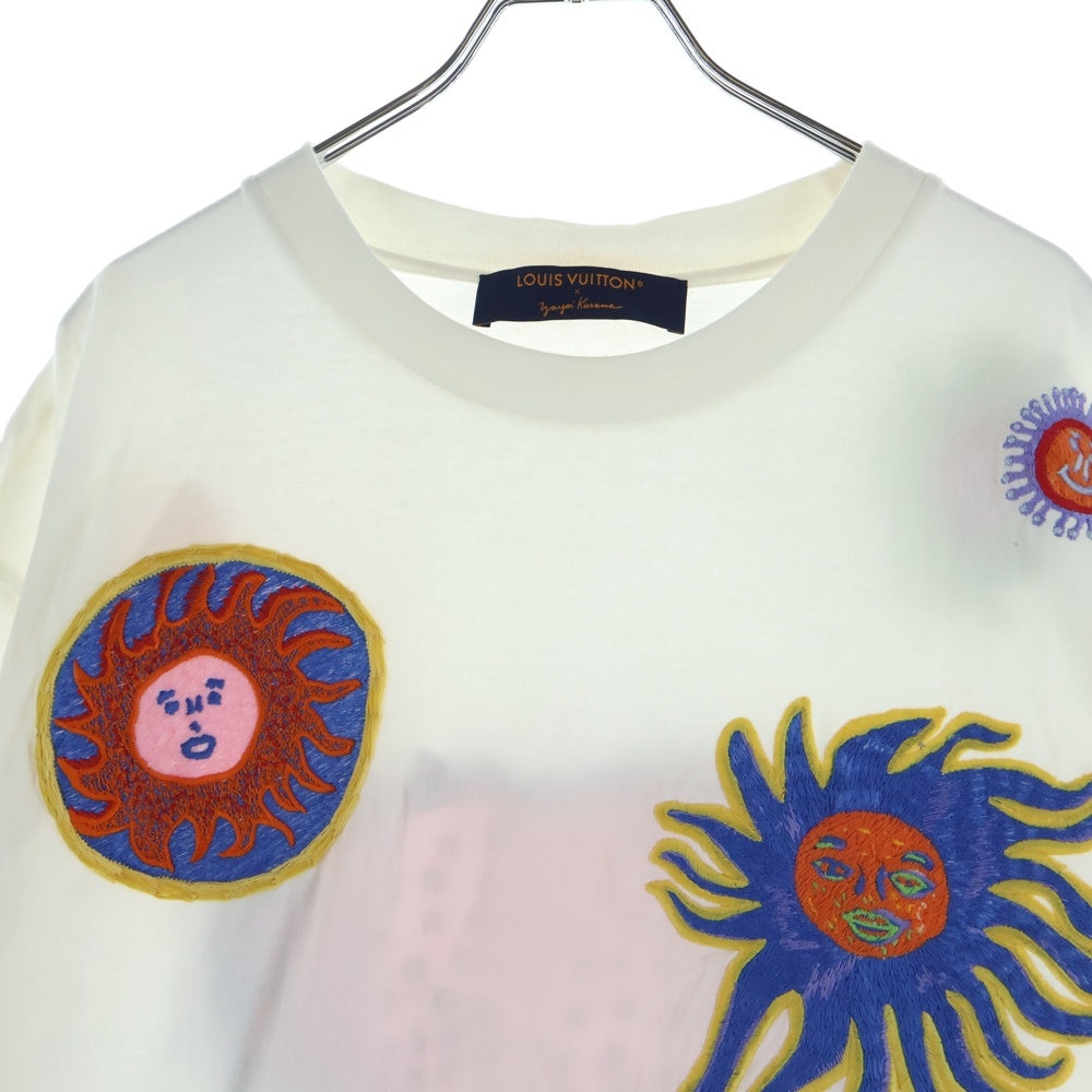 LOUIS VUITTON(ルイヴィトン) 23AW Yayoi Kusama 草間彌生 LVロゴ 刺繍 RM232H NPG HOY36W クルーネックTシャツ ホワイト