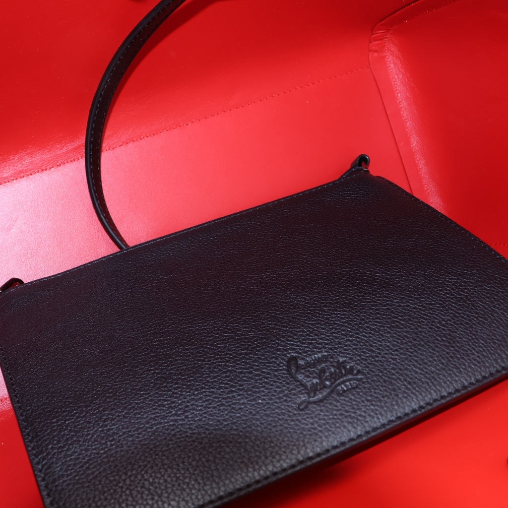 CHRISTIAN LOUBOUTIN(クリスチャンルブタン) CHRISTIAN LOUBOUTIN CABATA SMALL カバタ スモール ポーチ付き スタッズトートバッグ ブラック/レッド 1255045 B078 レディース