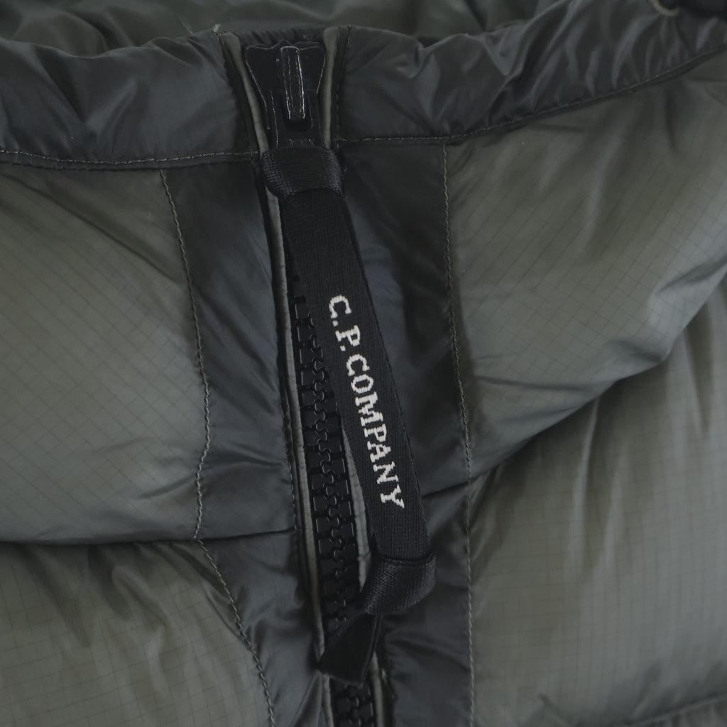 C.P. Company(シーピーカンパニー) 25AW ゴーグル リップストップ 19CMOW702A-110416A ダウンジャケット グリーン