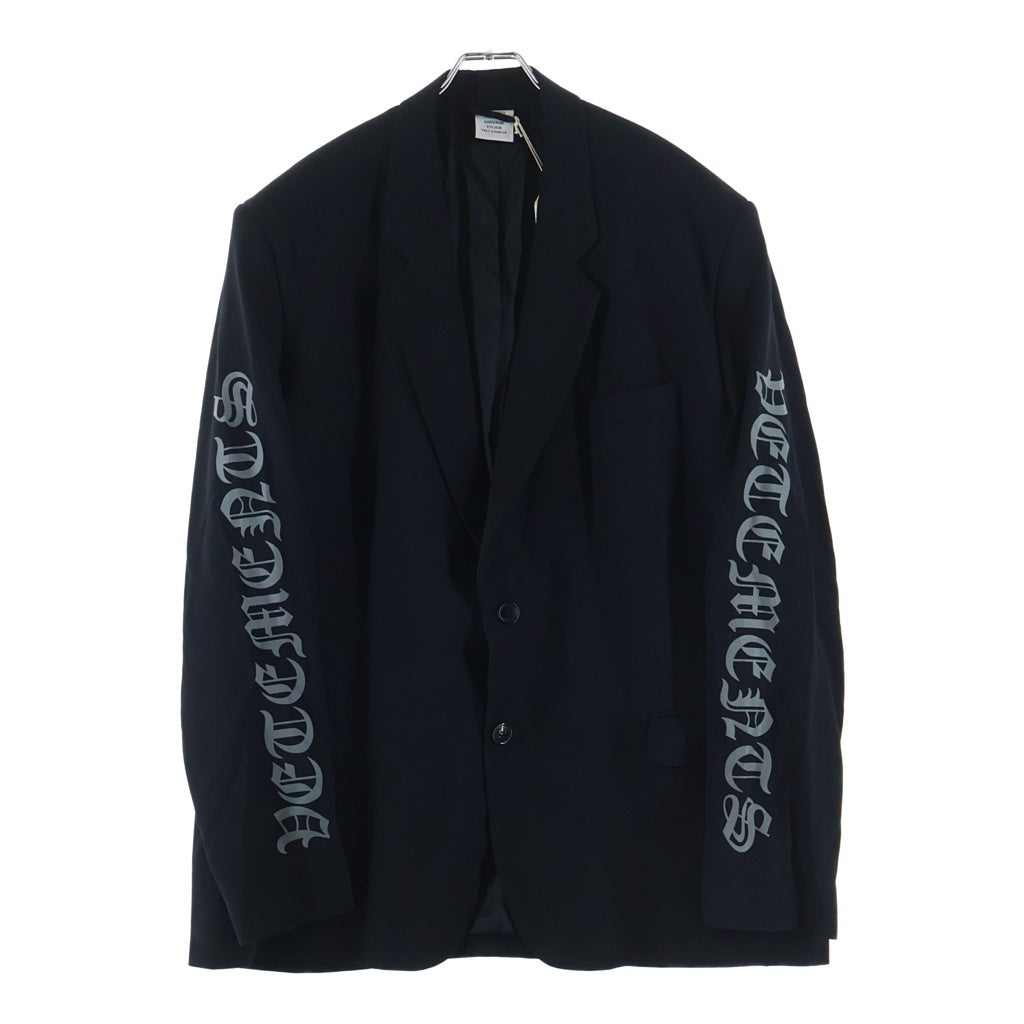 VETEMENTS(ヴェトモン) 20SS GOTHIC LOGO EMBROIDERED JACKET SS20JA143 ゴシック アームロゴ テーラード ジャケット ブラック