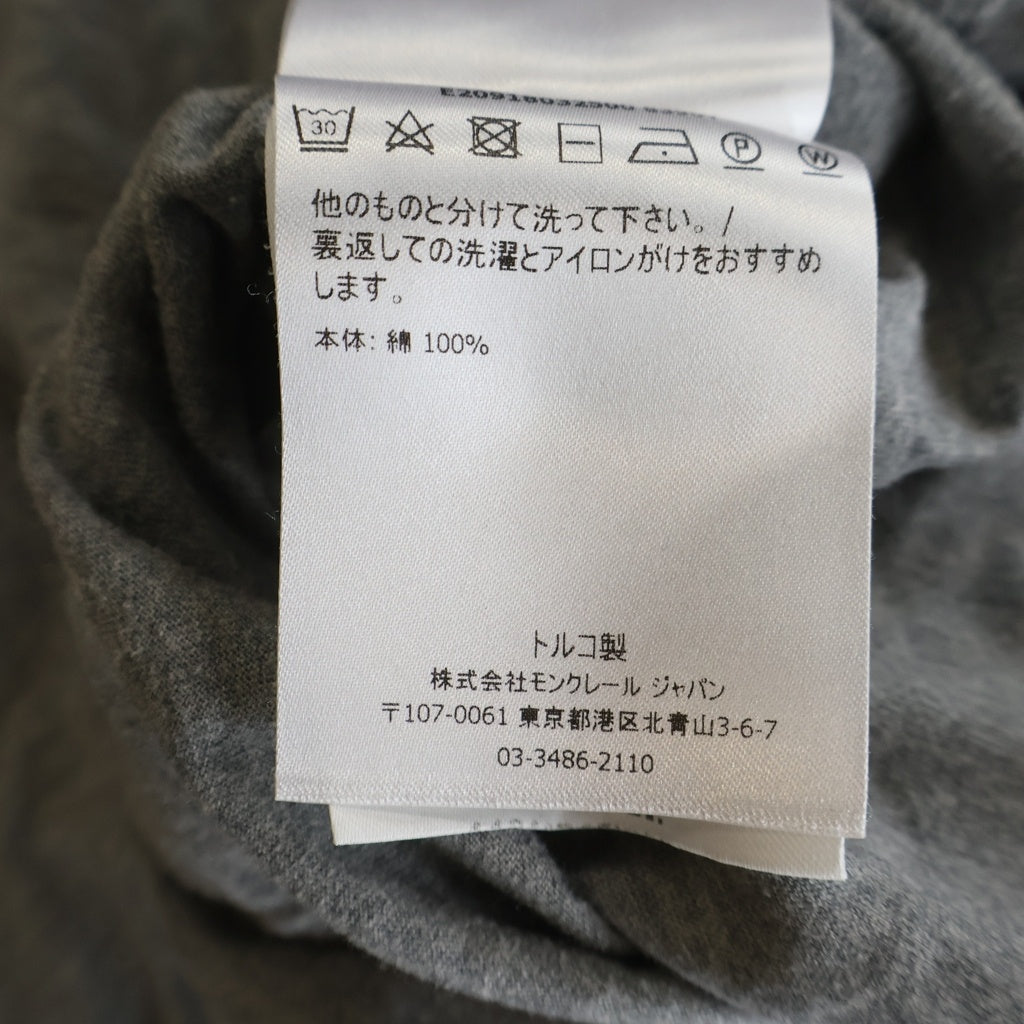 MONCLER(モンクレール) MAGLIA T-SHIRT ロゴワッペン クルーネック半袖Tシャツ グレー E20918032500