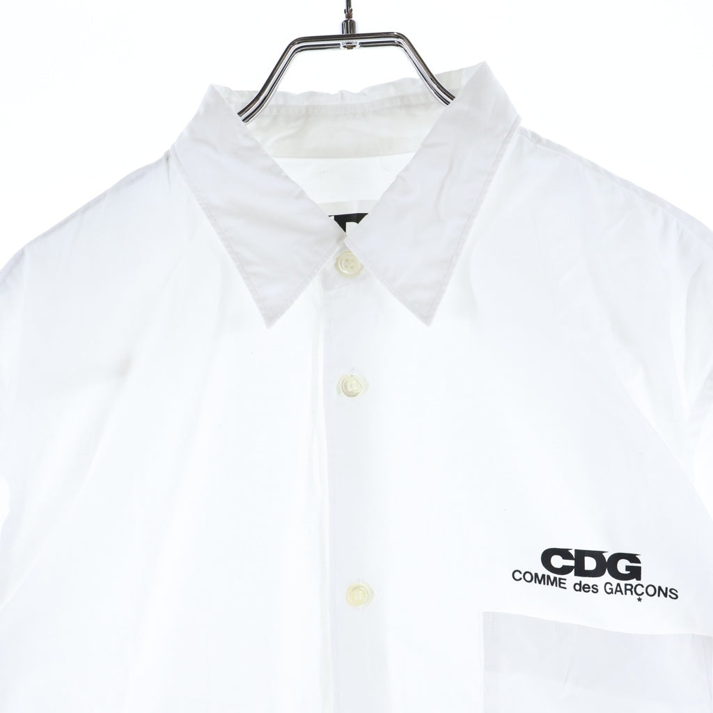 CDG(シーディージー) CLASSIC SHIRT WITH SHORT SLEEVES ロゴプリント クラシック 半袖シャツ ホワイト SZ-B016