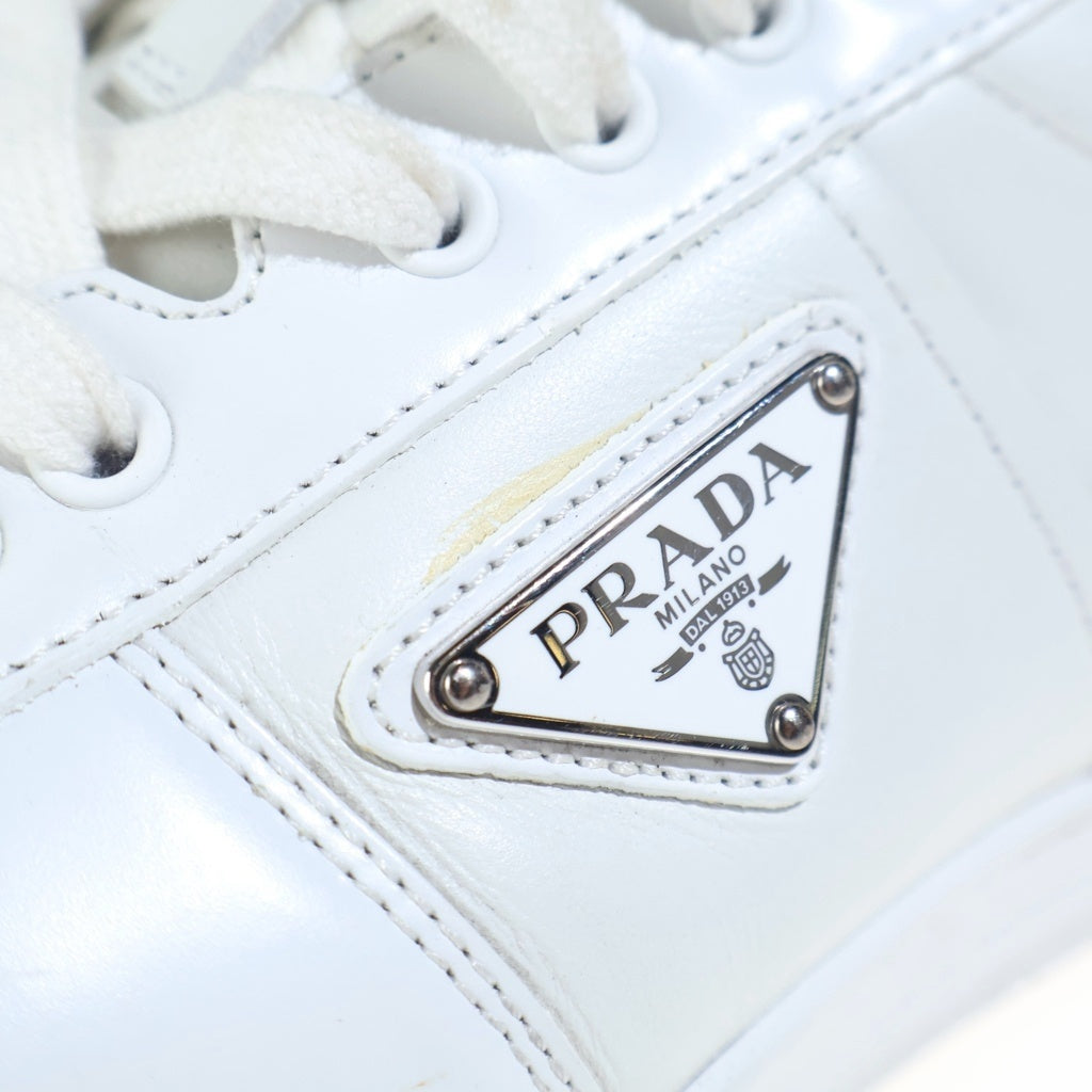 PRADA(プラダ) DOWNTOWN SNEAKERS ダウンタウン レザー 三角プレート ローカットスニーカー 2EE364 ホワイト 2EEZ66