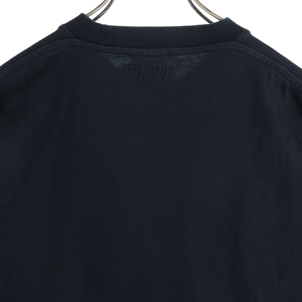 VETEMENTS(ヴェトモン) 20SS LOGO LABEL T-SHIRT ロゴプリント クルーネック コットン 半袖Tシャツ カットソー ブラック UE52TR120X