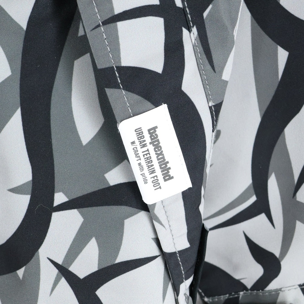 A BATHING APE(アベイシングエイプ) ×NEIGHBORHOOD TRIAL CAMO SNOWBOARD ネイバーフッド JACKET トライバル カモ フーデットジャケット ブルゾン グレー 001LJK731906C