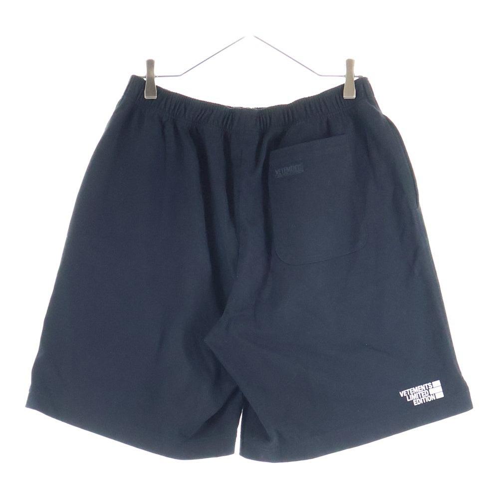 VETEMENTS(ヴェトモン) ロゴプリント イージー ハーフパンツ ショーツ ブラック ME51PA620B