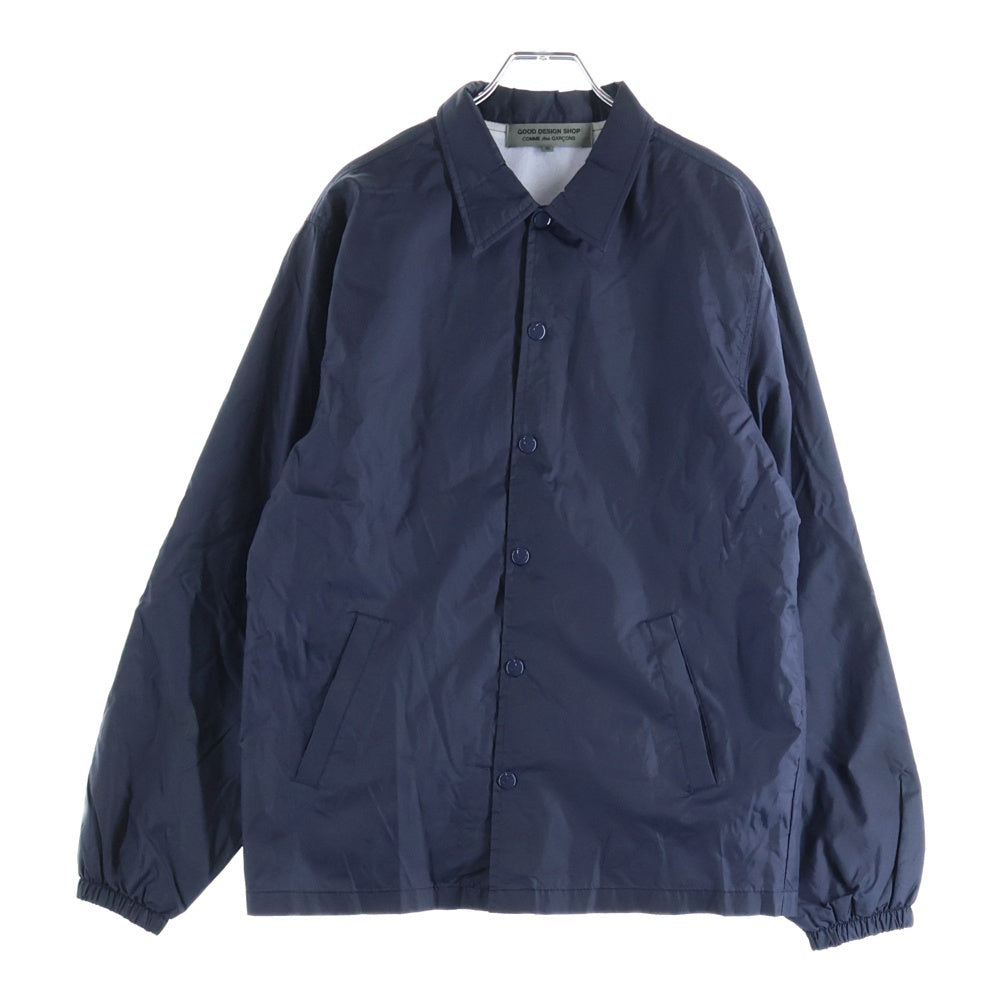 GOOD DESIGN SHOP COMME des GARCONS(グッドデザインショップ コムデギャルソン) バックロゴプリント ナイロン コーチジャケット ネイビー IH-J002