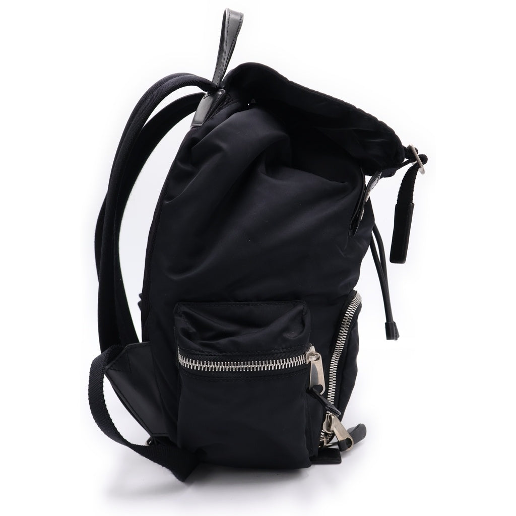 BURBERRY(バーバリー) ロゴプレート レザー切り替え ナイロンバックパック リュックサック ブラック 8006720