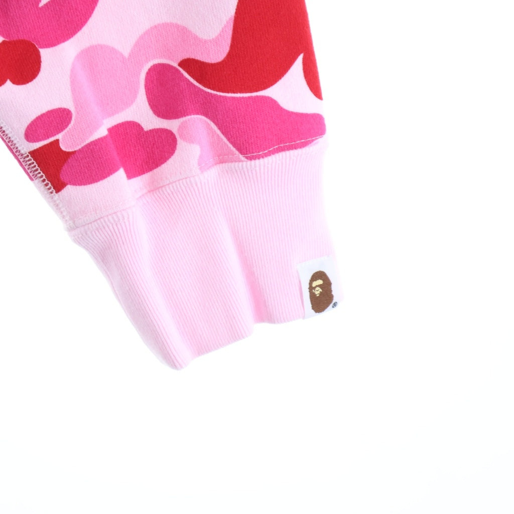 A BATHING APE(アベイシングエイプ) COLOR CAMO CRYSTAL STONE SHARK CROPPED FULL ZIP HOODIE パーカー レディース 001ZPM302301L