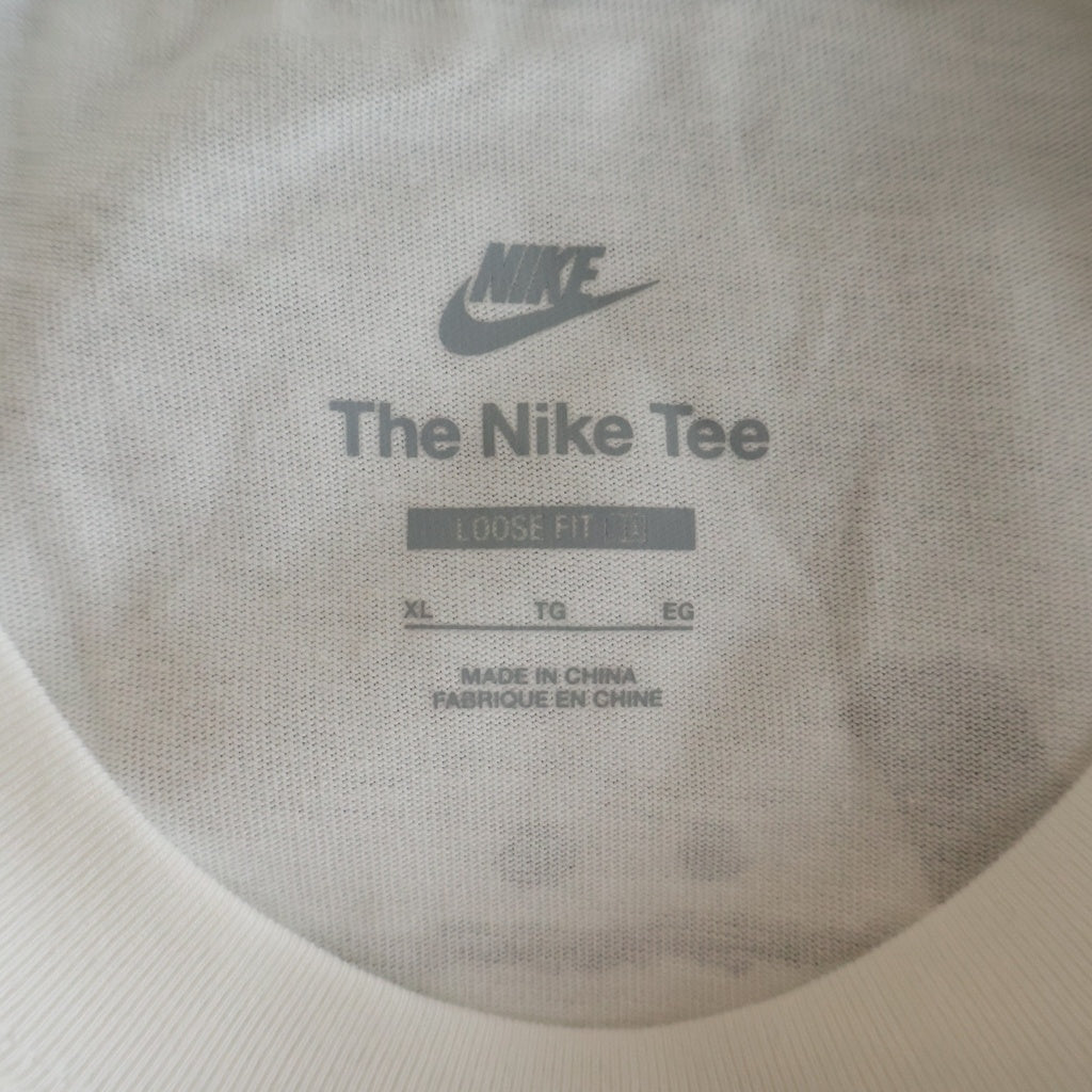 STUSSY(ステューシー) ×NIKE M NRG FL SS 8 BALL TEE ナイキ バックプリント クルーネック 半袖Tシャツ カットソー ホワイト DO9322-100