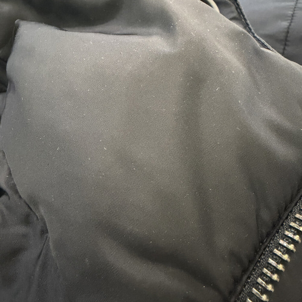 PRADA(プラダ) トライアングルロゴ ジップアップ フーデッドダウンジャケット ネイビー SGH589 R142 004