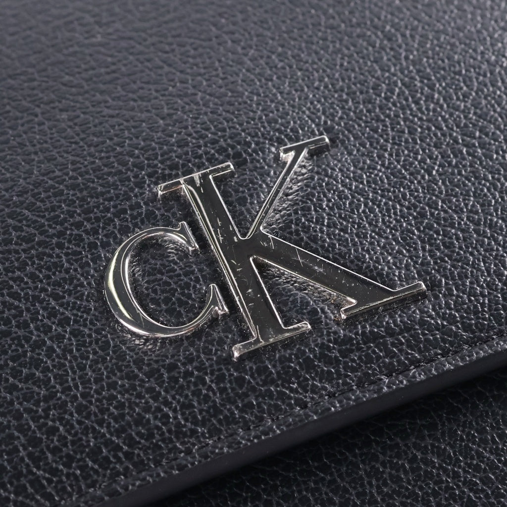 Calvin Klein(カルバンクライン) メタルロゴプレート モノグラム サドル ショルダーバッグ ブラック DH3439 レディース