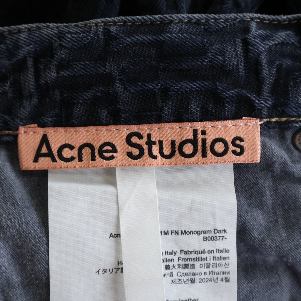 Acne Studios(アクネ ストゥディオズ) 1981M FN Monogram Dark モノグラム エンボスロゴ バギーデニムパンツ インディゴブルー B00377
