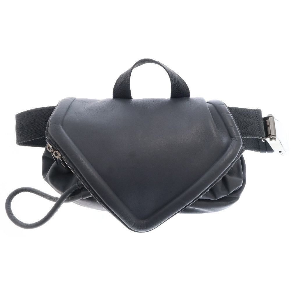 BOTTEGA VENETA(ボッテガヴェネタ) ビーク ベルトバッグ ボディバッグ ウエストバッグ レザー グレー シルバー金具