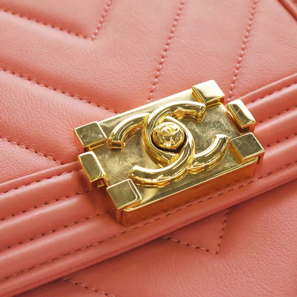 CHANEL(シャネル) ボーイシャネル シェブロン Vステッチ ラムスキン ゴールド金具 ショルダーバッグ ピンク レディース