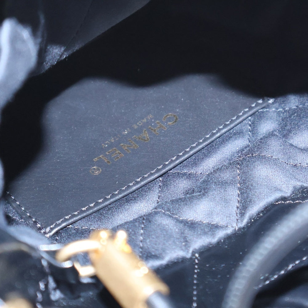 CHANEL(シャネル) シャネル22 ミニ ショルダーバッグ チェーンバッグ ブラック ゴールド金具 シャイニーカーフスキン プレートシリアル